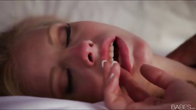 En iyi porno hiçbir kayıt Tabaklanmış sarışın baştan üzerinde hrvatskiporno çalışma meslektaşım