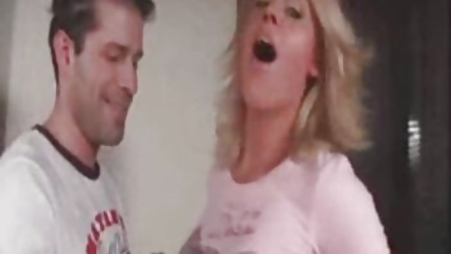 En iyi porno hiçbir kayıt Adam topallayarak yatak odası için seks pornjici çıkardı dudak cesetlerle, güzel organları ile