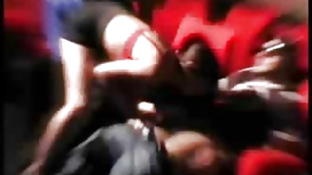 En iyi porno hiçbir kayıt Busty kız heyecanla porno yaşlı insanlarla basarak eller erkek penis