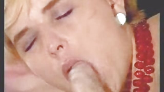 En iyi porno hiçbir kayıt Kızıl saçlı genç bir kadın atladı balkanjjiz šnagu olgun adam